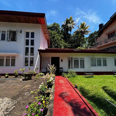 No 06 Veediya Bandara Lane Bahirawakanda Guest House Kandy Exterior photo