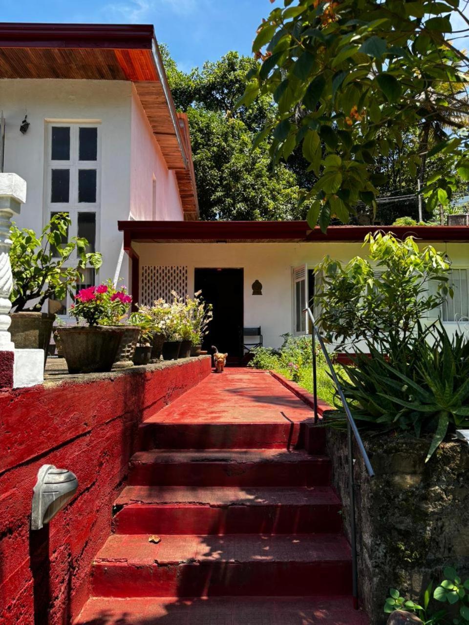 No 06 Veediya Bandara Lane Bahirawakanda Guest House Kandy Exterior photo