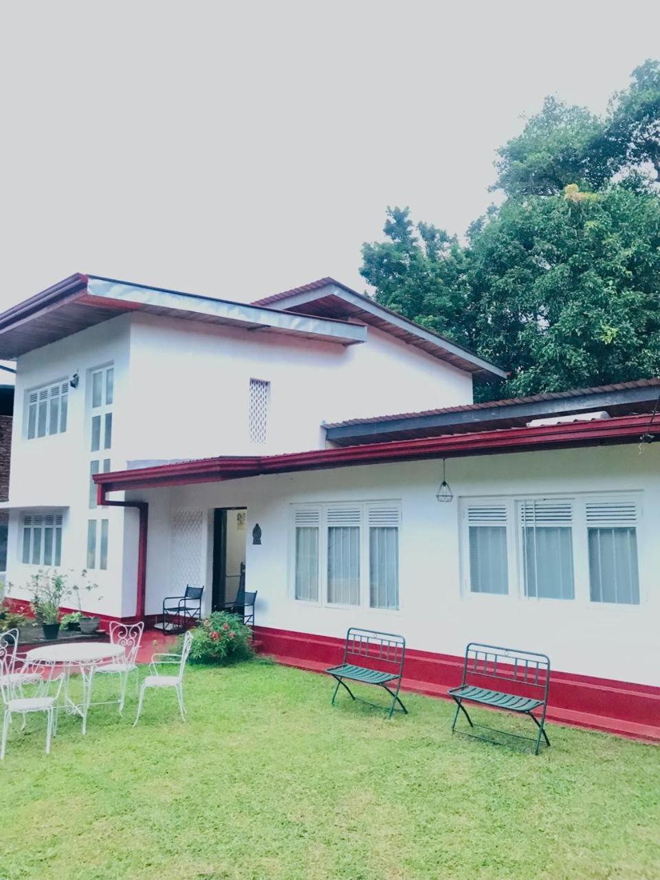 No 06 Veediya Bandara Lane Bahirawakanda Kandy Exterior photo
