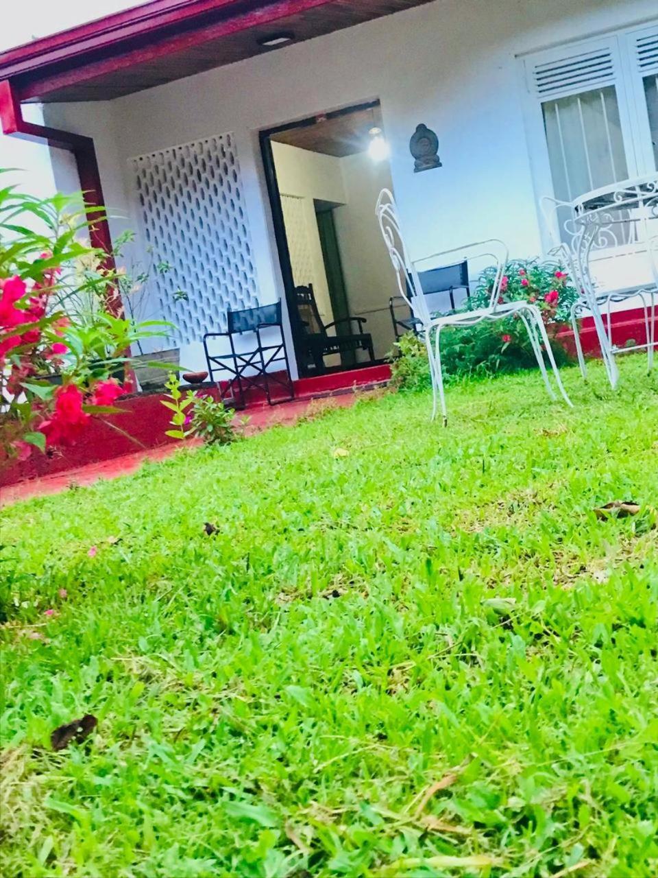 No 06 Veediya Bandara Lane Bahirawakanda Kandy Exterior photo